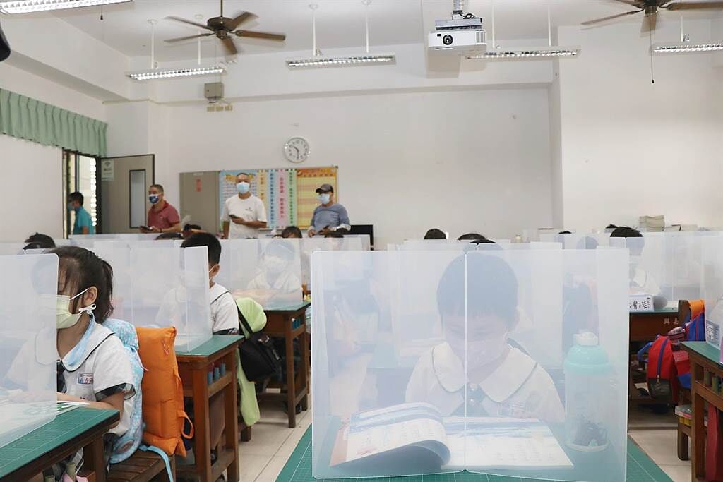 興嘉國小230位二年級師生暫時進駐嘉大新民校區上課。（呂妍庭攝）