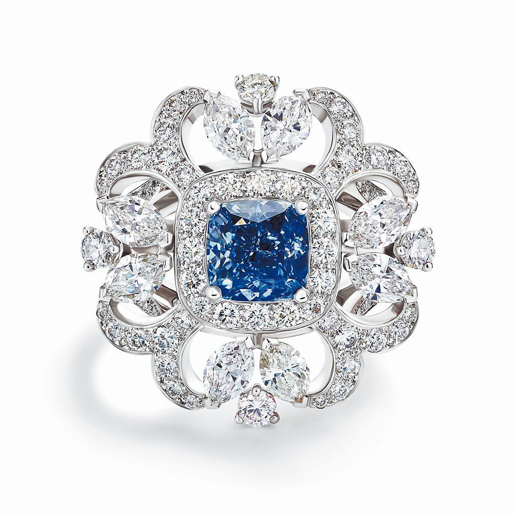 De Beers Reflections of Nature高級珠寶Ellesmere Treasure藍鑽戒指，主石1.53克拉藍鑽，1億2885萬元。（De Beers提供）
