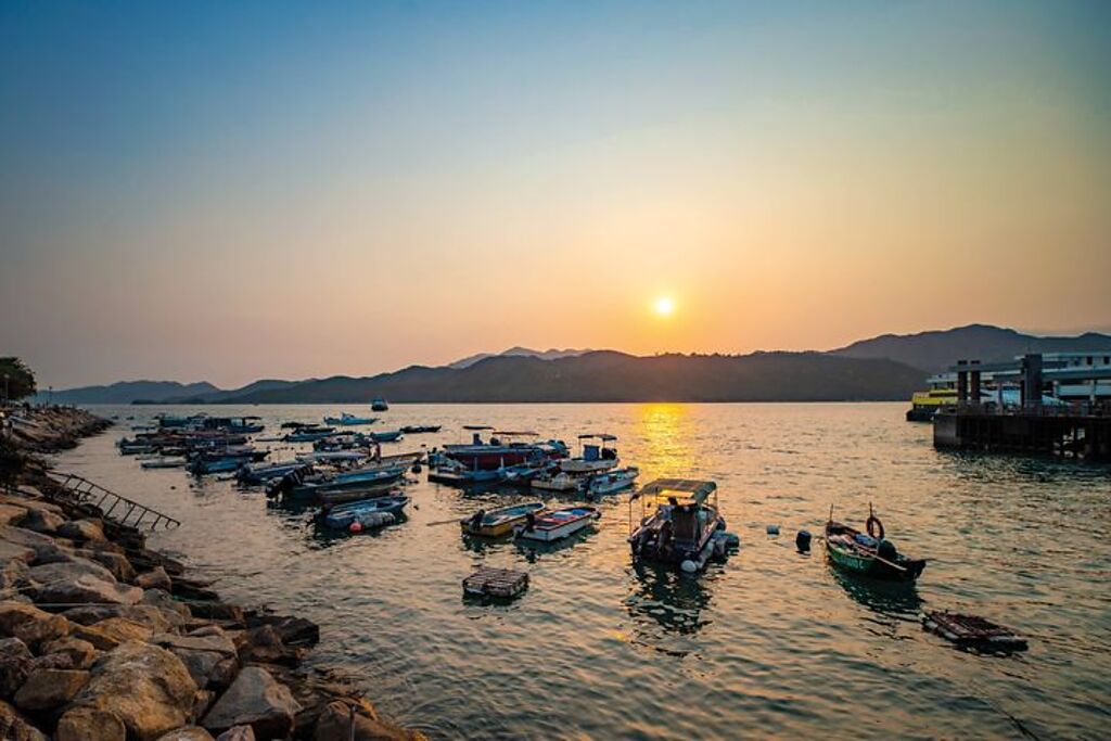 四面環海的坪洲欣賞夕陽 日落打卡的最佳景點。　圖：香港旅遊發展局／提供 
