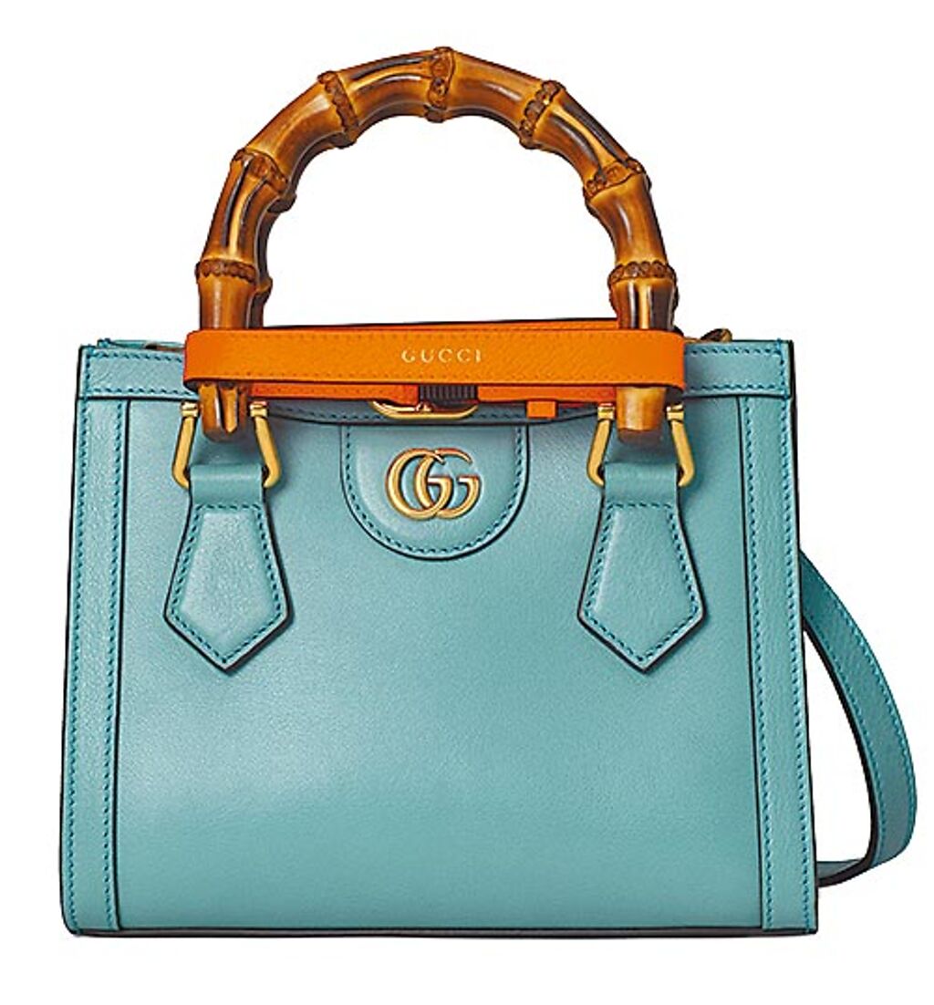 Gucci Diana藍色迷你手提包，9萬5000元。（Gucci提供）