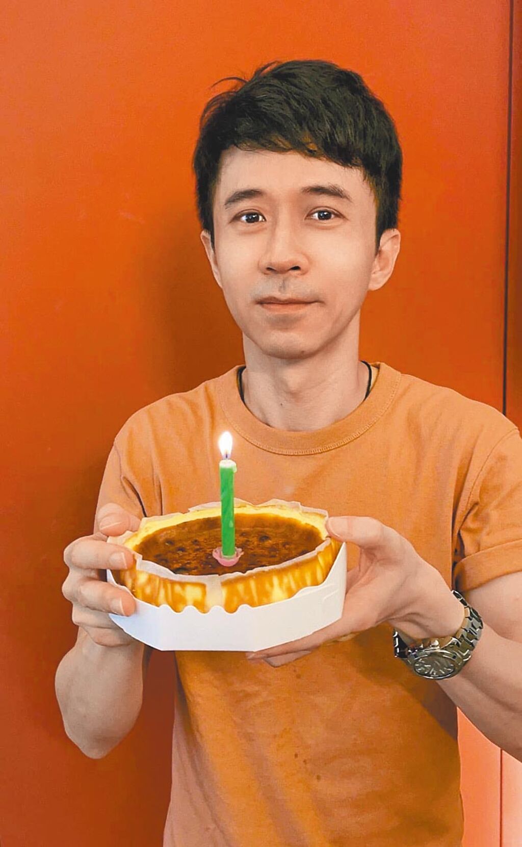 光良生日收到同事送的生日蛋糕。（摘自臉書）