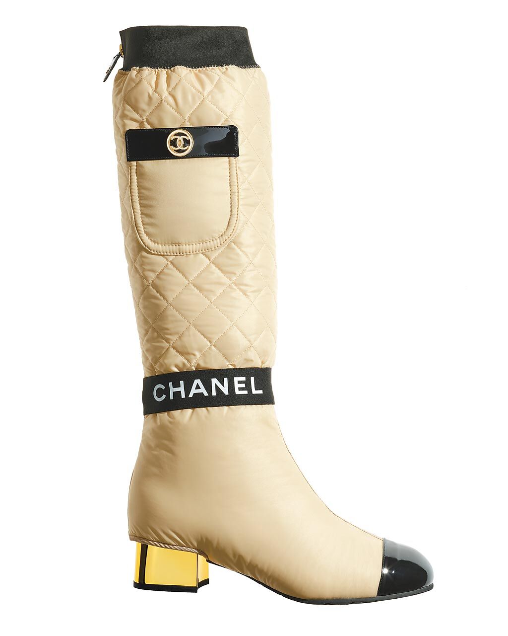 CHANEL米色皮革菱格紋雙色低跟長靴，7萬4500元。（CHANEL提供）