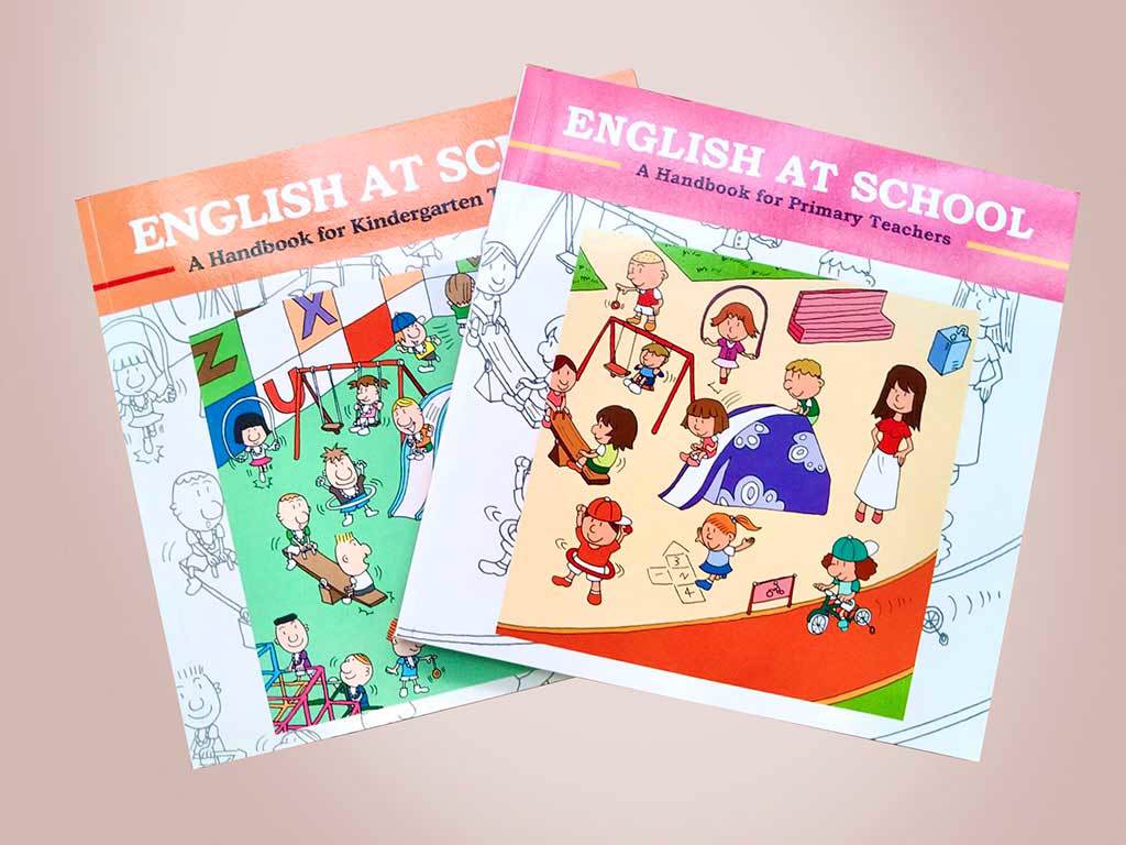 校園常用英語這兩本書列舉各種情境會用到的語句和詞彙搭配CD，讓老師和家長可以現學現用。(圖/kidschool 英語圖書網)