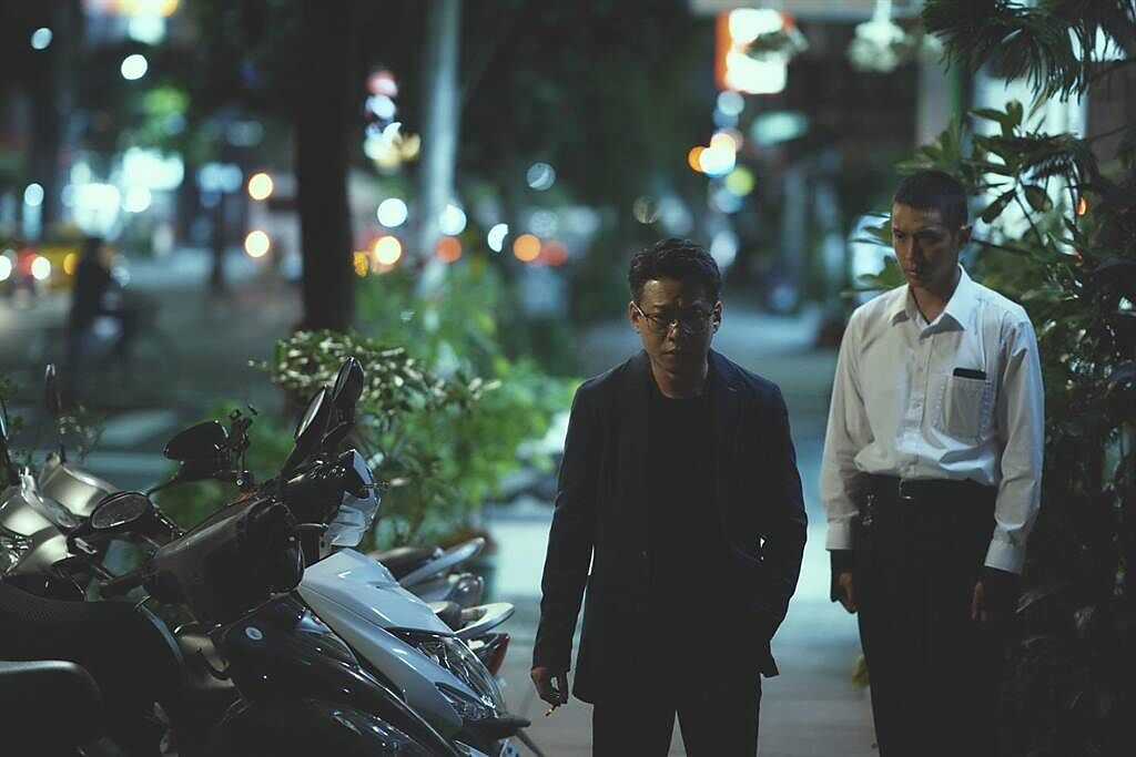柯震東（右）與李康生在《鱷魚》中有精彩演出。（台北双喜電影提供）