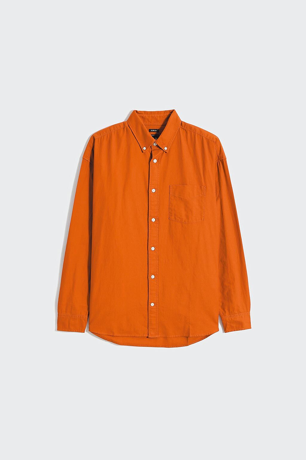 Gap休閒牛津布長袖襯衫，1499元。（Gap提供）