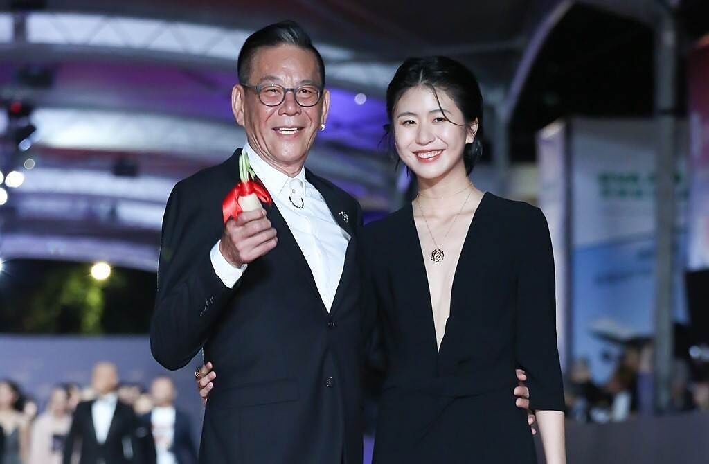 龍劭華和女兒陳璇2019年一起走金鐘紅毯。（資料照）