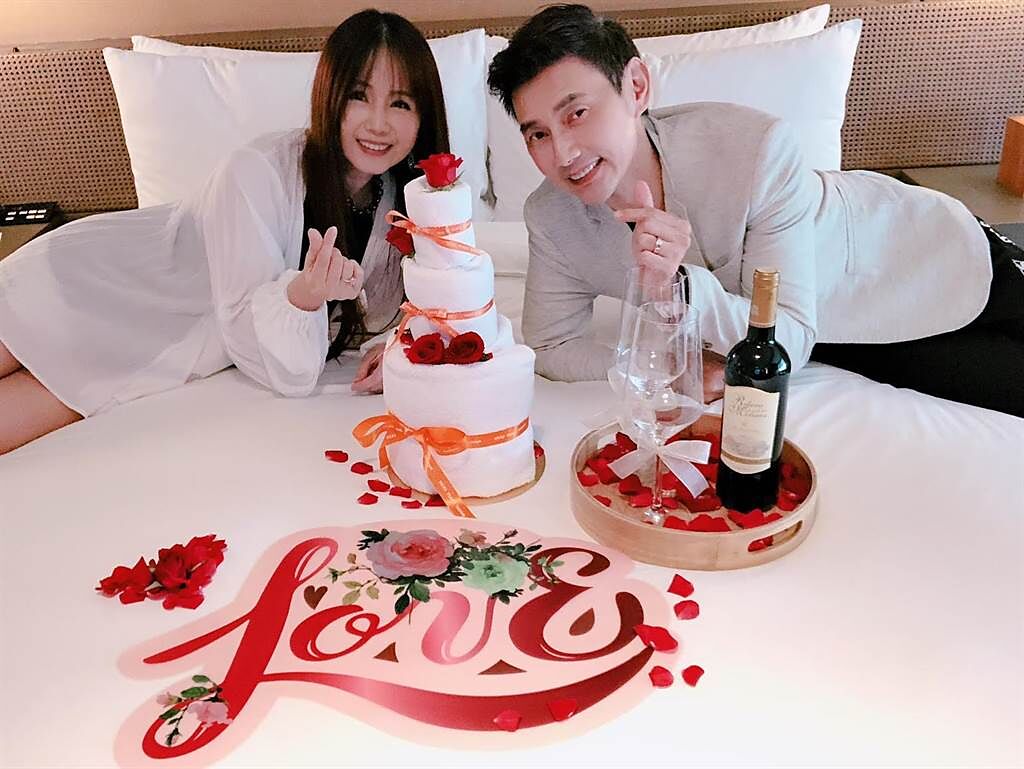 包偉銘和劉依純慶祝結婚6周年。（翰森娛樂提供）