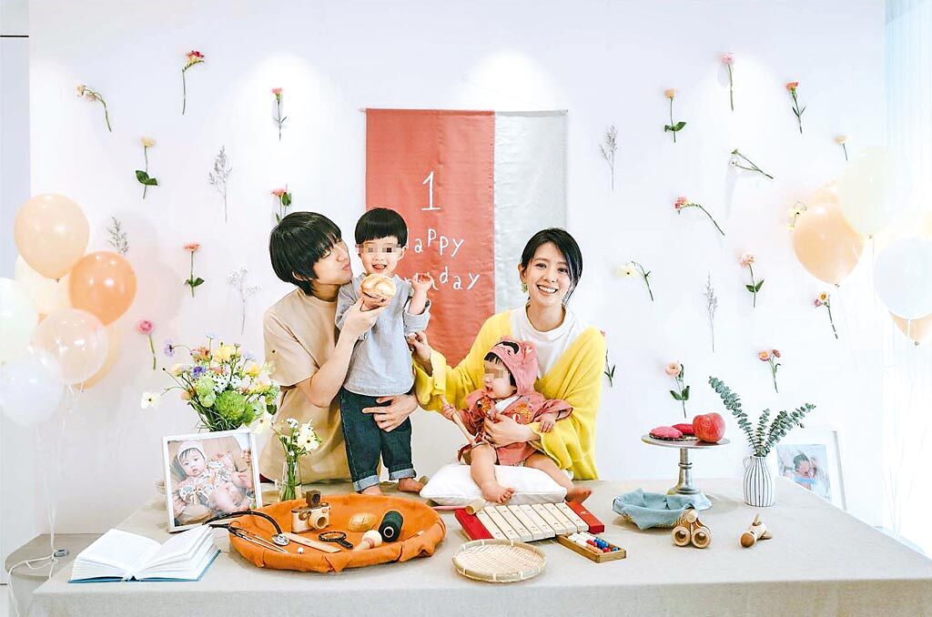 林宥嘉（左）與丁文琪婚後育有一雙兒女，全家感情甜蜜。（摘自丁文琪臉書）