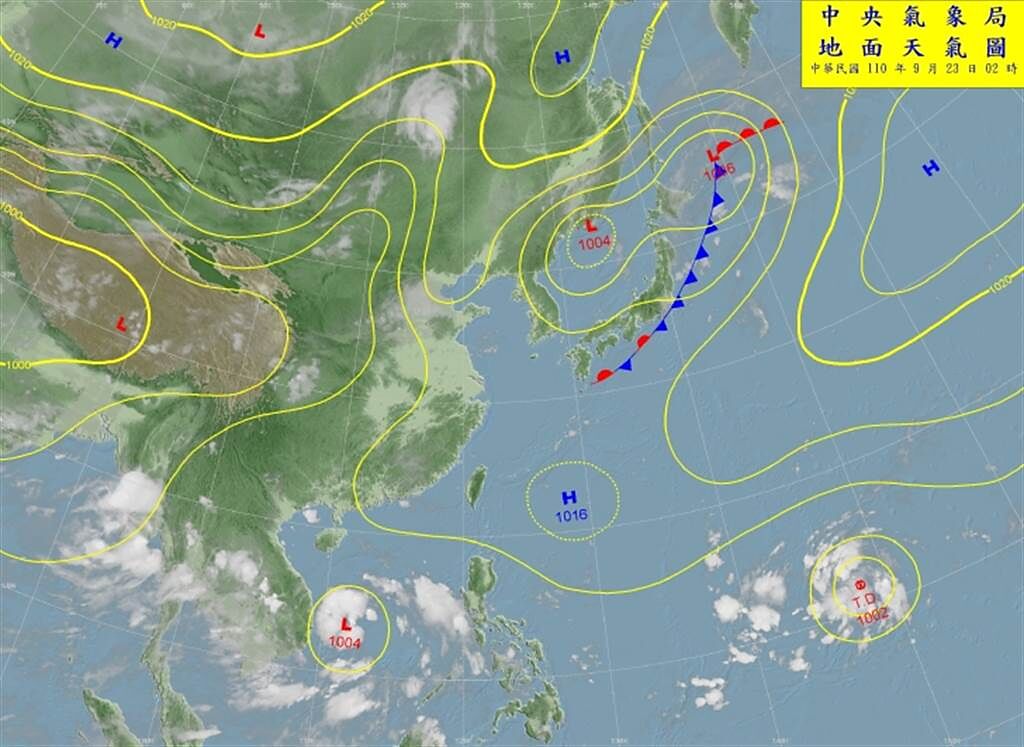 關島附近的熱帶低壓，最快明天成颱，以及南海的熱帶擾動，也有發展成颱風的機率。(翻攝自氣象局)
