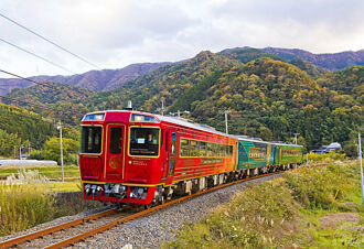 香川縣觀光列車「四國真中千年物語」 感受在地風情與熱情