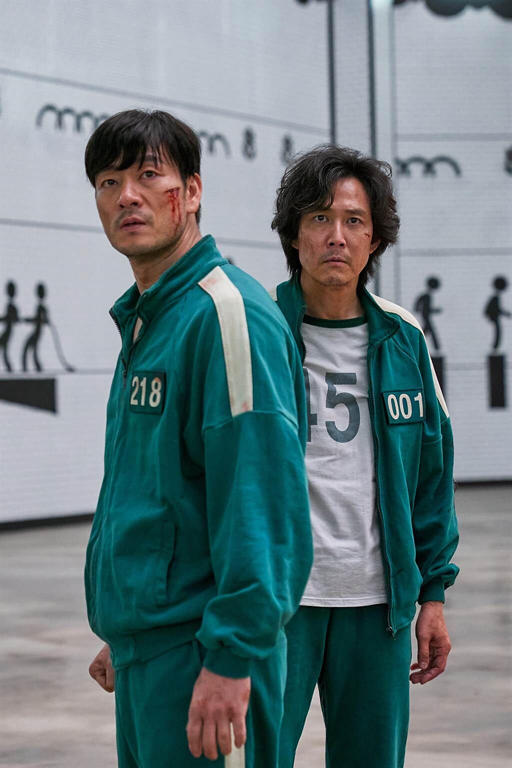 李政宰（右）與朴海秀在劇中都穿一樣的運動服。（Netflix