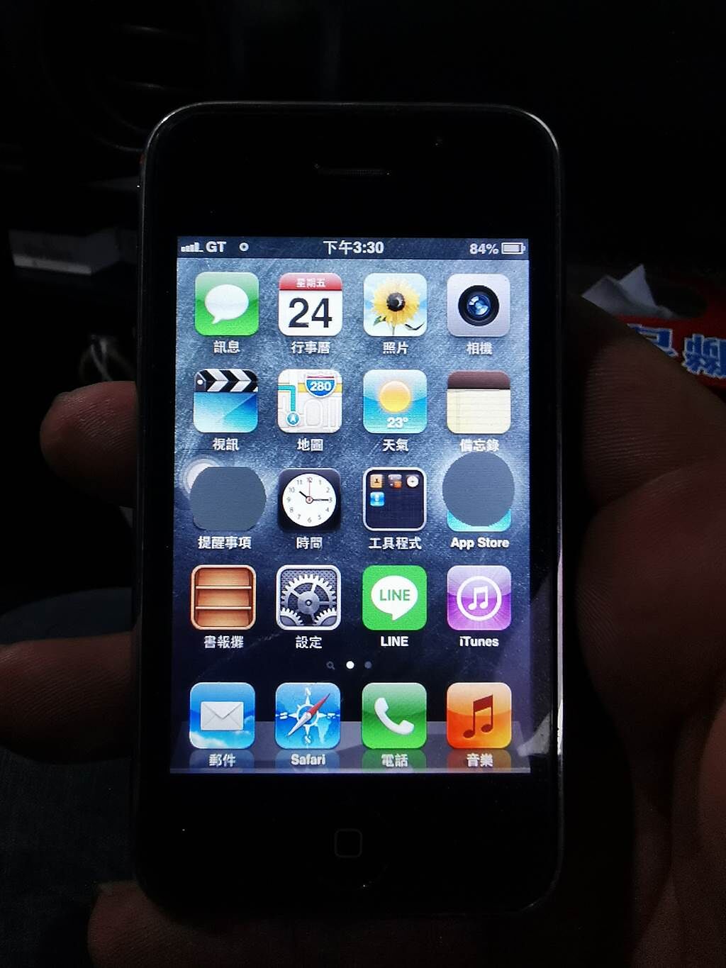 iPhone 3GS是蘋果公司於2009年中推出的第三代iPhone。(摘自爆廢公社公開版)