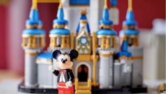  週年就有 LEGO 是不敗的定律？燕尾服米奇加迷你版迪士尼城堡 這樣也能算去迪士尼玩了嗎