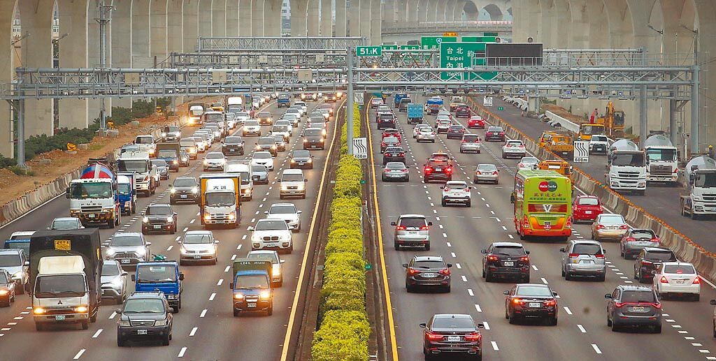 10月9日至11日為國慶連假，交通部高速公路局研判交通需求以旅遊為主，交通量為平日的1.3倍。（本報資料照片）