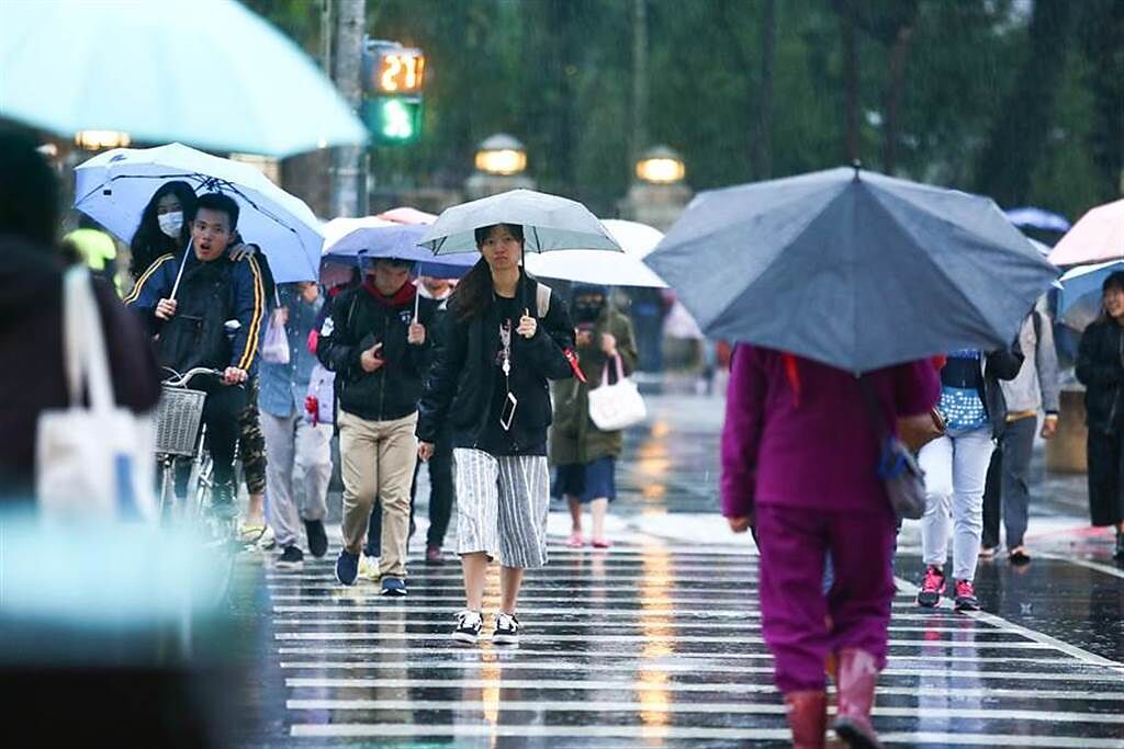 氣象達人彭啟明指出，台灣要感覺到有明顯的秋意，可能要等十月下旬偏東北風逐步增強，氣溫才會略降。(資料照)