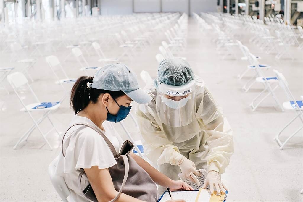 台灣人打最多的AZ疫苗，就南韓統計指出，保護力與莫德納不相上下。（郭吉銓攝）
