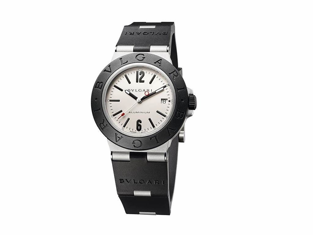 寶格麗ALUMINIUM系列自動上鍊鋁合金腕表，是寶格麗腕表的入門款，9萬1400元。（BVLGARI提供）