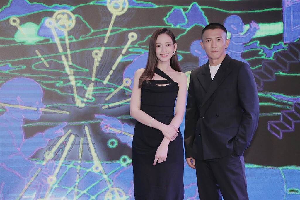 黃尚禾（右）、姚以緹今出席高雄電影節原創VR發表記者會。（羅永銘攝）