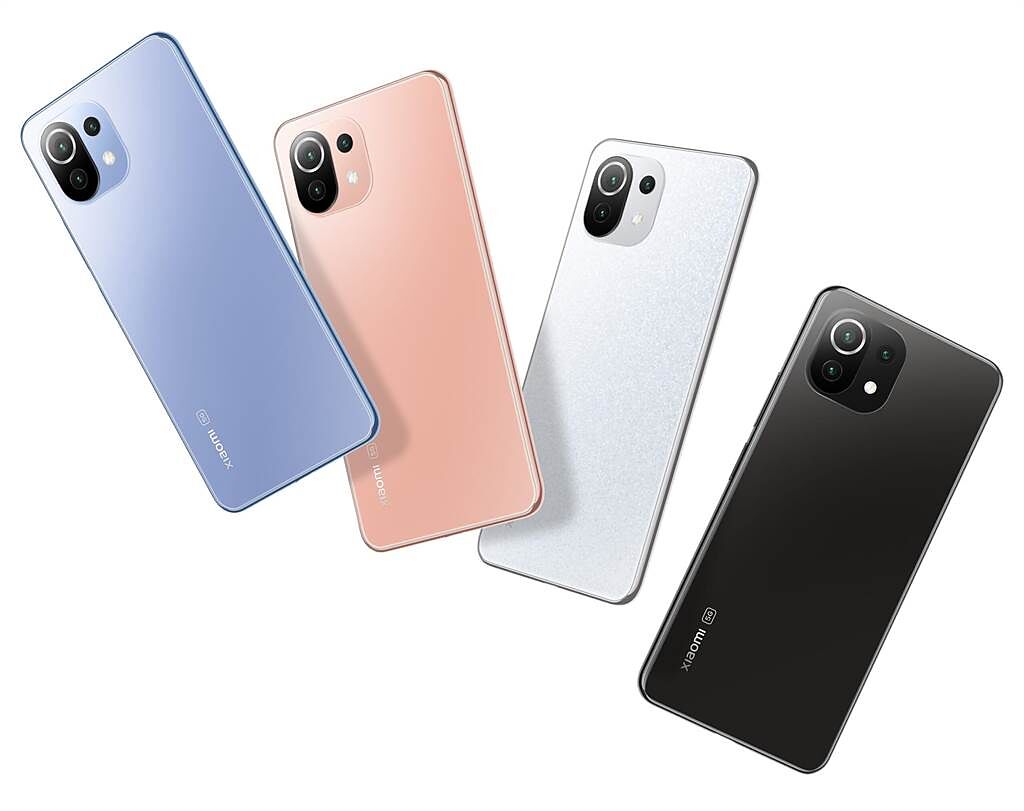 小米全新的Xiaomi 11 Lite 5G NE，共推出糖果藍、蜜桃粉、雪花白、松露黑 4色，定價1萬999元起，即日起陸續開放預購、10月8日起正式開賣，明（30日）至10月7日前於指定通路購買即可獲贈小米無線藍牙耳機2 SE等優惠。（小米提供）