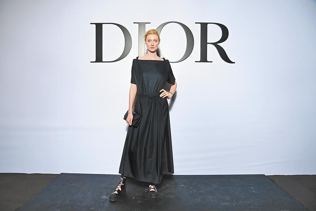《天能》女主角黛比基。（Dior提供）