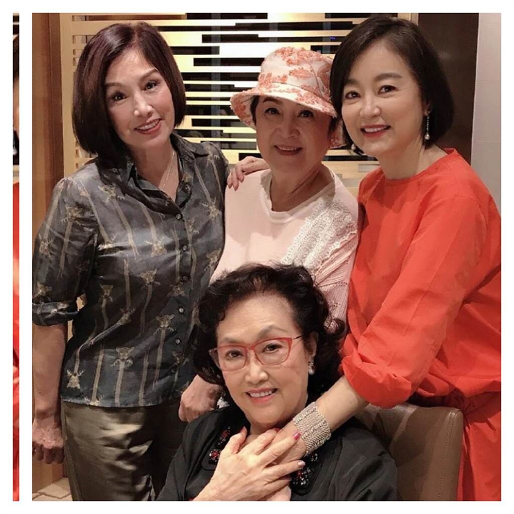 林青霞（後排右起）、甄珍、姚煒7月時，曾在香港為資深影星葛蘭歡慶88歲生日。（摘自汪曼玲微博）