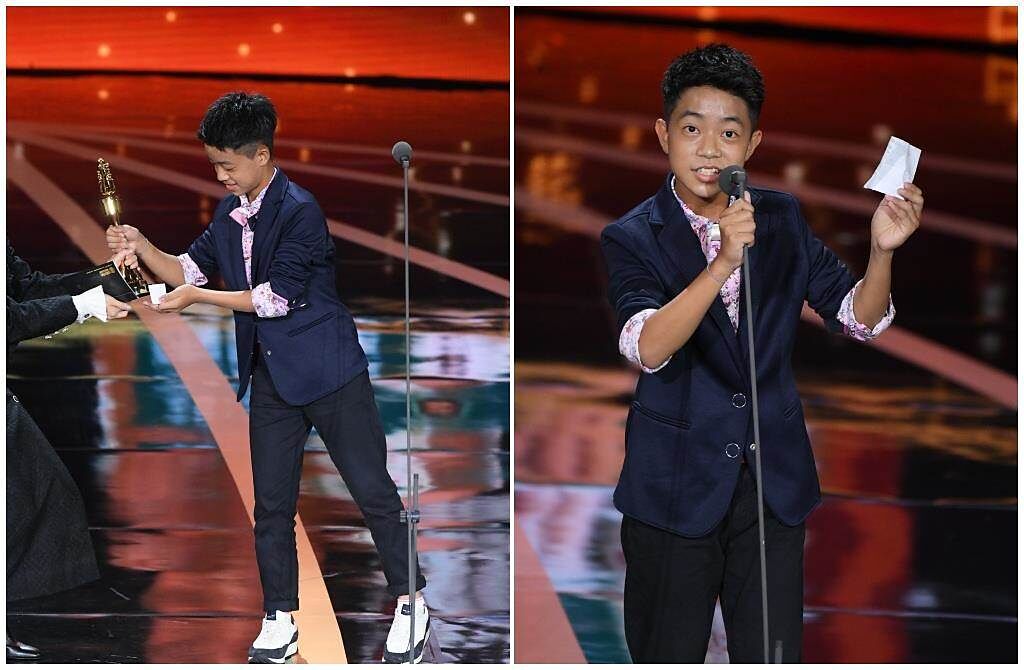 12歲的「小不點」李奕樵抱走戲劇節目最具潛力新人獎，並在台上拿著小抄發表得獎感言。（三立提供）