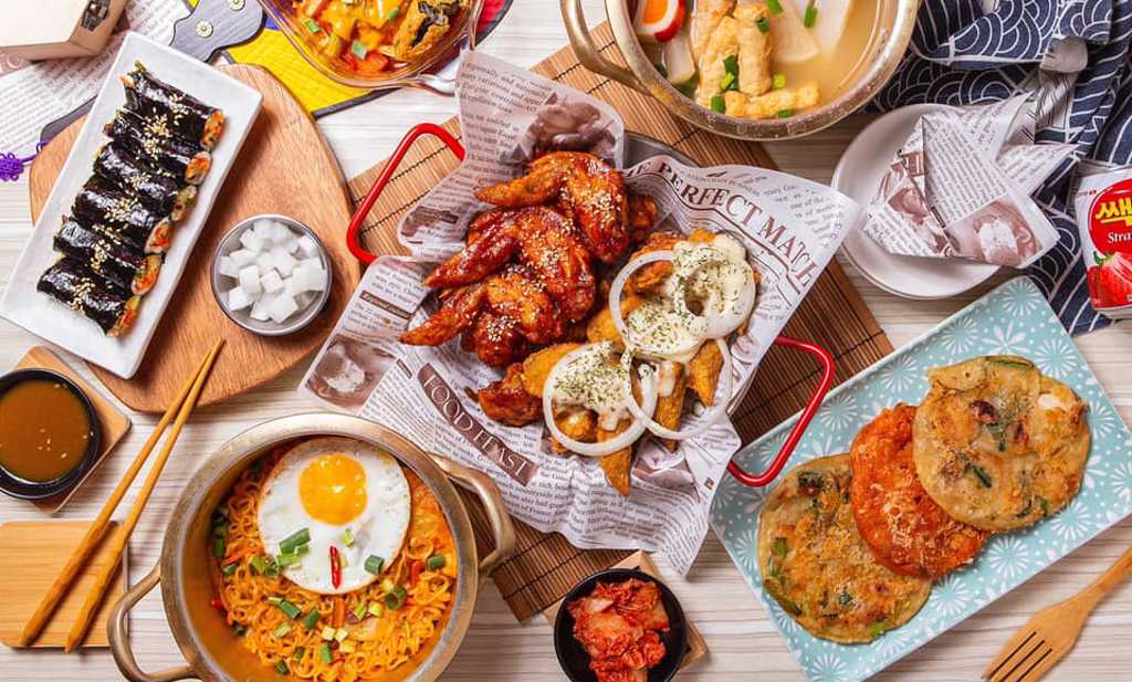圓夢炸雞提供多種韓式料理，再挑嘴都能找到愛吃的。(圖/圓夢炸雞提供)