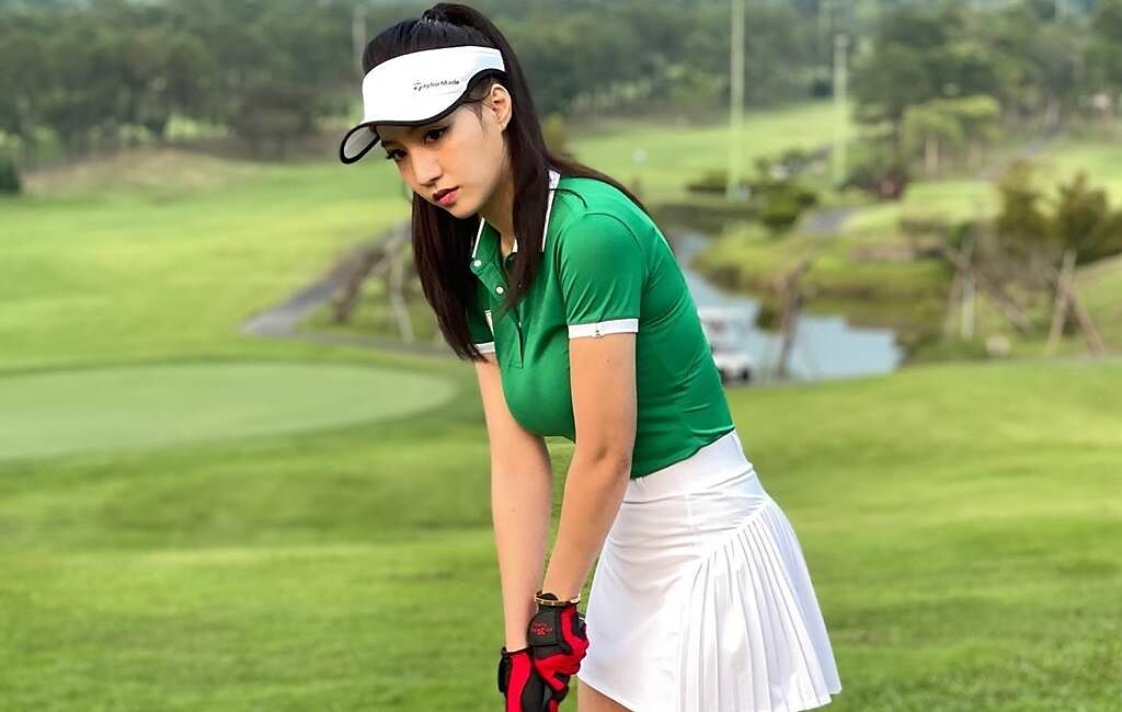 林采緹最近很喜歡打高爾夫球。（圖／FB@林采緹）