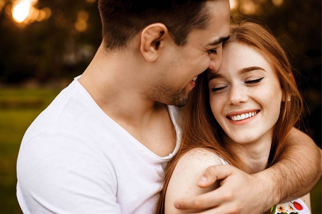最完美的愛情大概就是兩人的相處就像是非常好的朋友 (圖/Shutterstock)