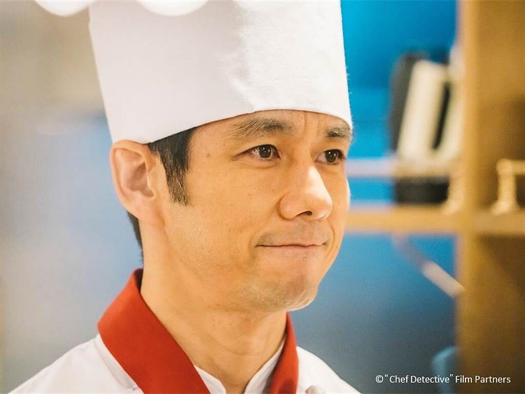 西島秀俊在《名偵探主廚》中，化身法式餐廳主廚。（WAKUWAKU JAPAN提供）