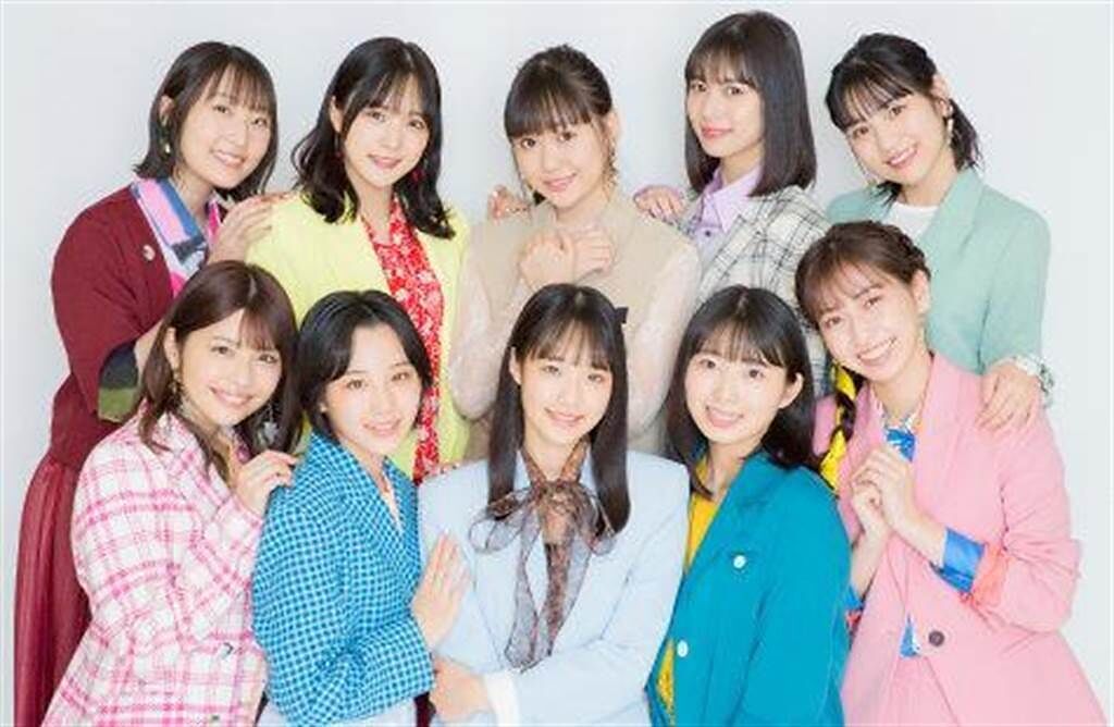 Juice=Juice金澤朋子（前排左一）是該團初代成員。（官方網頁照片）