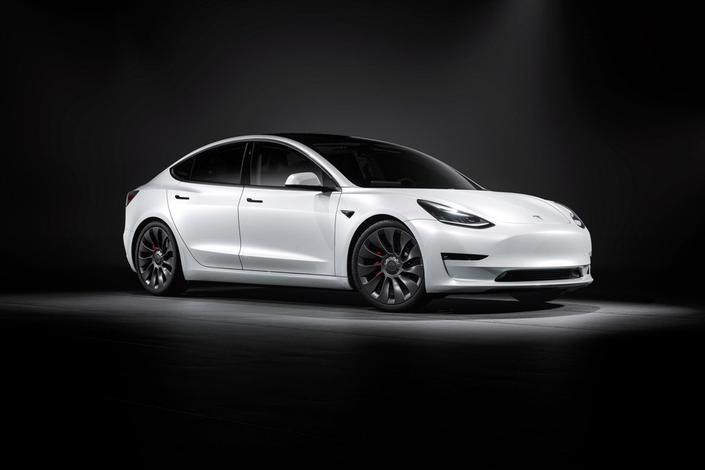 白色車身不只受歡迎，更有新型塗料能夠用來取代空調，增進能耗表現！（圖／Tesla）