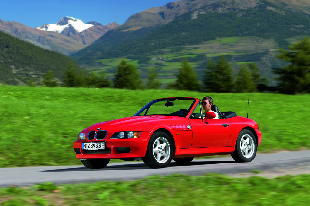 BMW Z3是第五代007初登場的車款，如今時隔多年二手價格相當親民，適合想駕駛敞篷車當龐德的影迷入手。（圖／BMW官網）