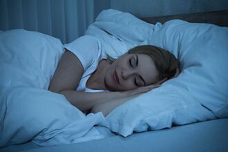 一躺下就秒睡不是好事！專家曝警訊：恐影響身心健康