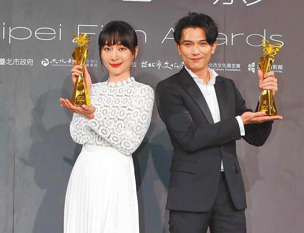 邱澤（右）勇奪本屆台北電影獎影帝，陽靚則拿下影后獎項。（粘耿豪攝）