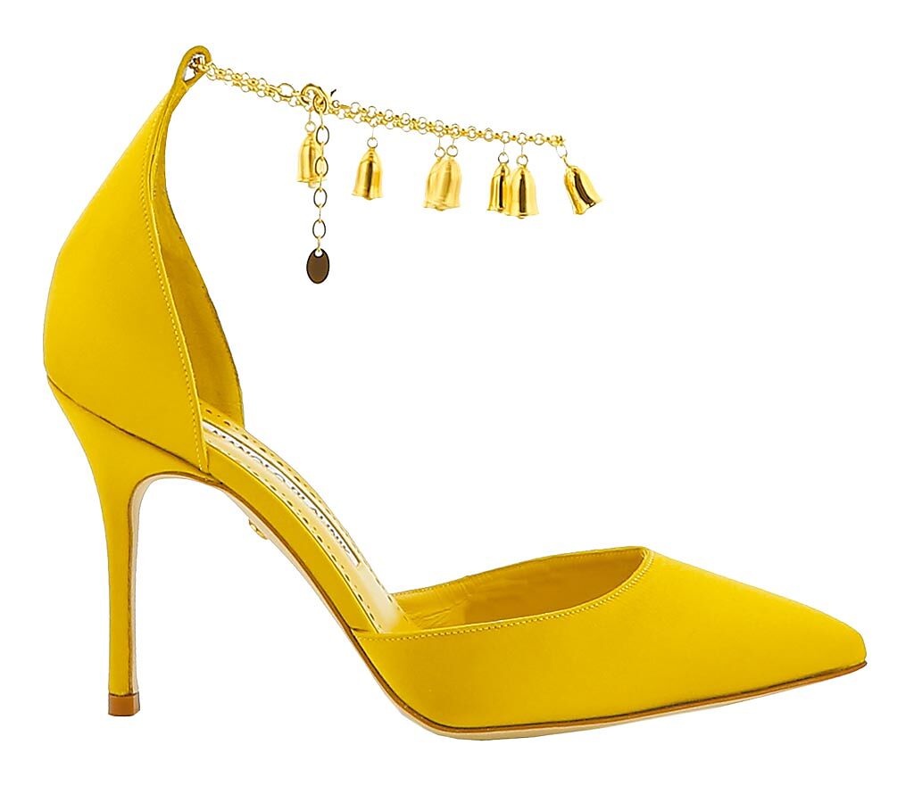 Manolo Blahnik黃金膠囊系列鞋款，跟鞋上的吊飾靈感源自Lucky Charm。（藍鐘提供）