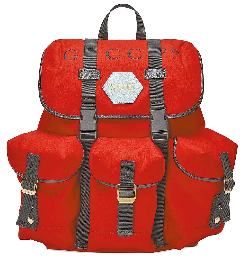 GUCCI百年慶Centennial紅色LOGO後背包，8萬8200元。（GUCCI 提供）
