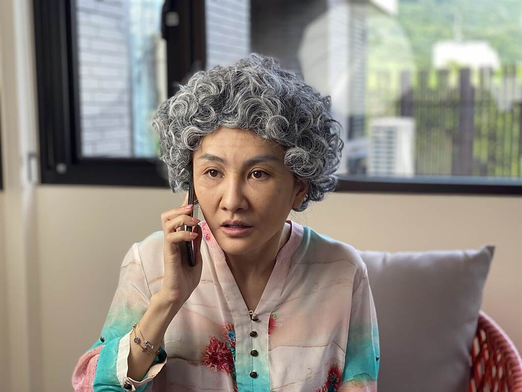王宥忻零偶包，在影片中飾演貪小便宜的奶奶。（固力狗娛樂提供）
