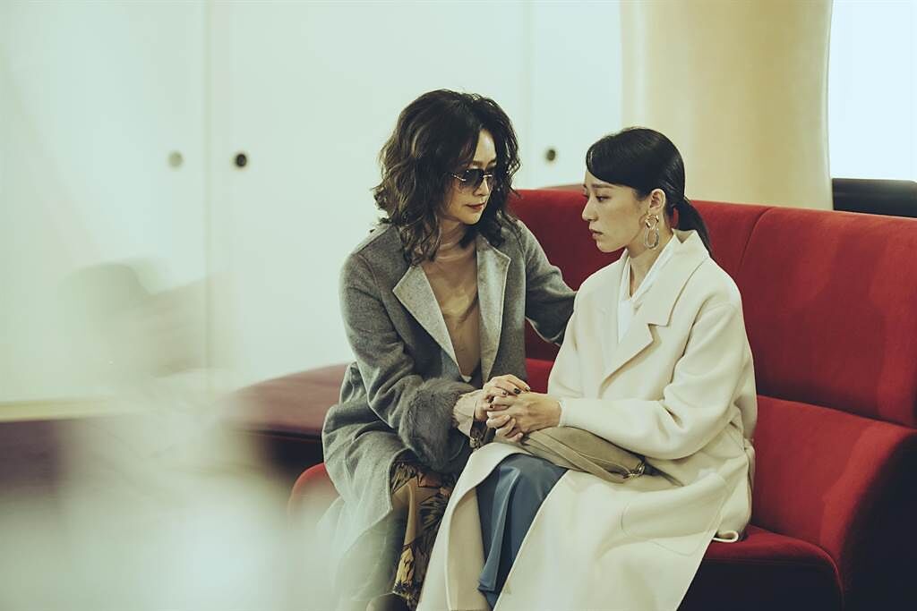 林子熙（右）在未來影集《2049》與母親劉瑞琪反目。（myVideo提供）