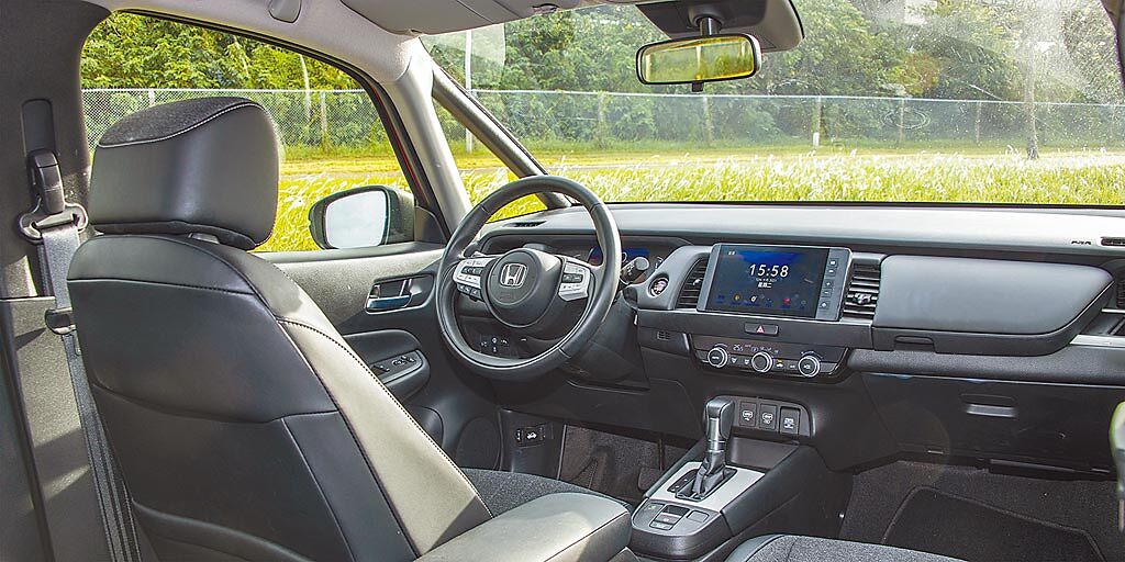 全新A柱設計及全平整儀表控台，帶給駕駛者更為開闊、無盲點的視野。（陳大任攝）