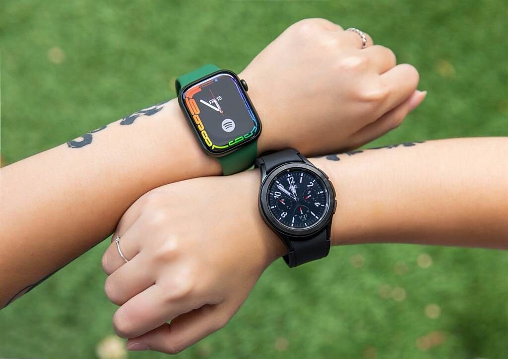 智慧手錶成日常配件 實測：Apple Watch Series 7 vs Galaxy Watch 4 Classic。（石智中攝）