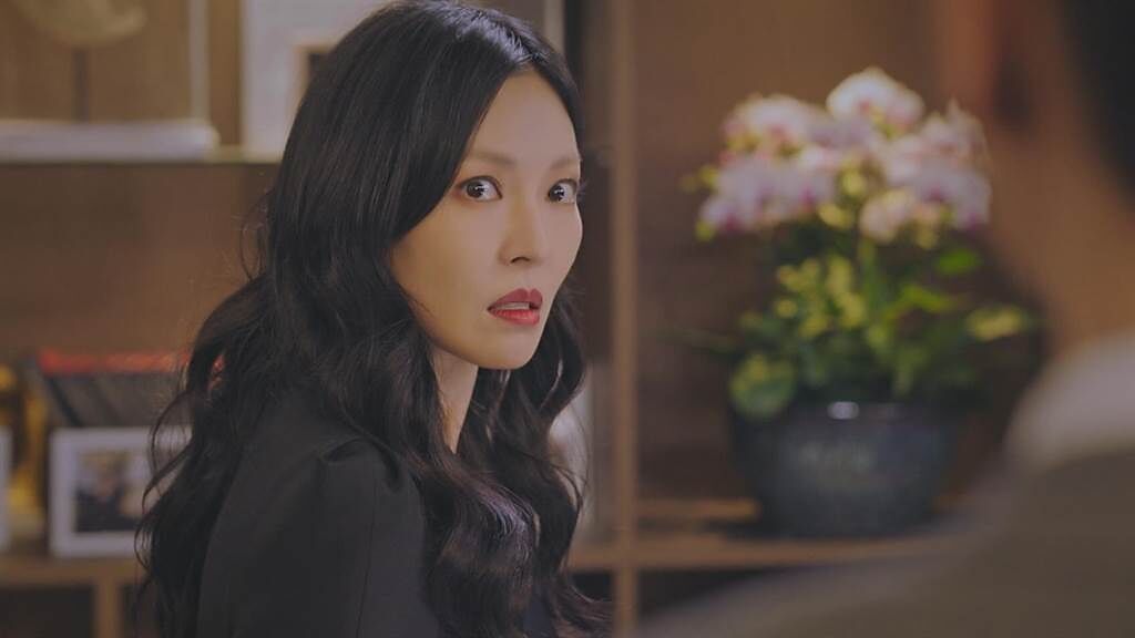金素妍在韓劇《上流社會》詮釋反派角色，讓人氣得牙癢癢的。（中視提供）