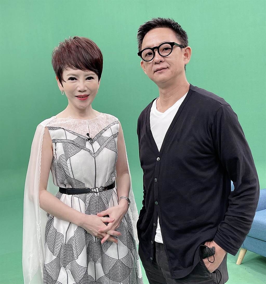華視新聞台長陳雅琳專訪《斯卡羅》導演曹瑞原。（華視提供）