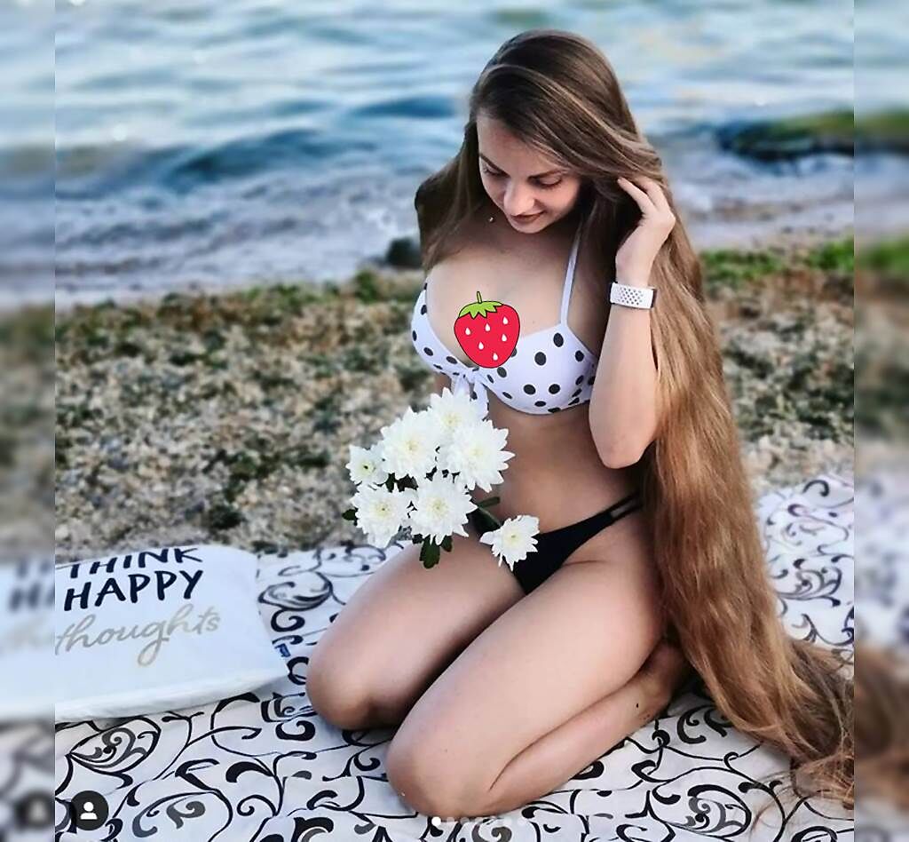 烏克蘭一名女子不僅擁有一頭過人長髮，傲人身材同樣吸睛。（圖片翻攝自IG／alla_perkova）