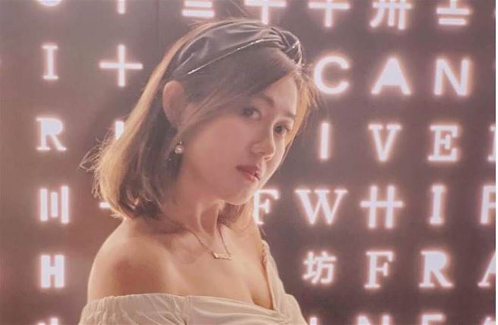香港女星白雲擁有35E傲人上圍和甜美顏值，性感形象鮮明的她還擁有「波神」的美名。（圖／取材自白雲Instagram）
