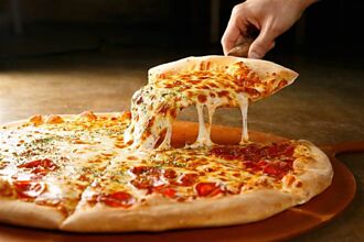8類食物讓你減鹽的努力破功！披薩就是其一