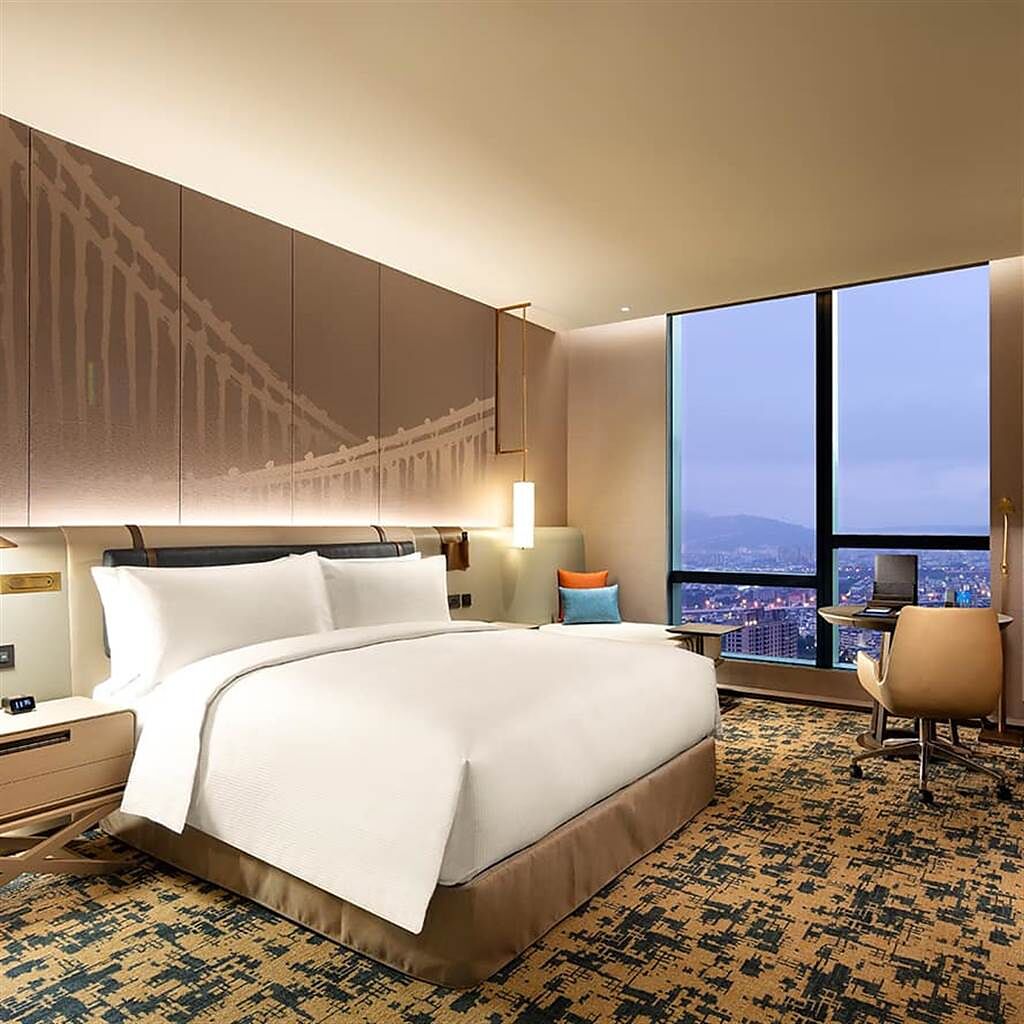 響應振興五倍券，台北新板希爾頓酒店推出「希爾頓住宿放大超值優惠」活動。(摘自新板希爾頓飯店臉書)