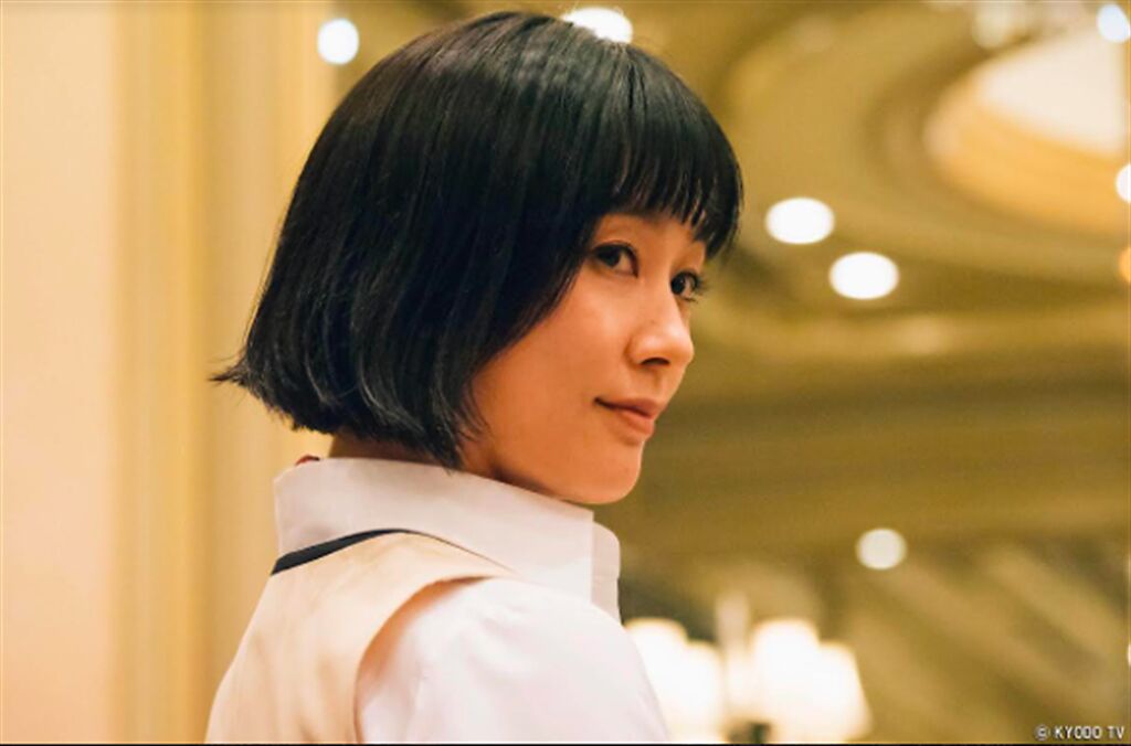 水川麻美在《Queen醜聞專門律師》飾演律師。（KKTV提供）