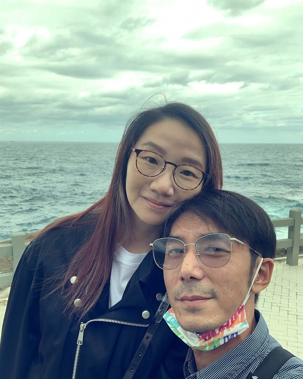 陶晶瑩歡慶52歲生日，開心與老公李李仁去海邊放鬆。（摘自李李仁臉書）