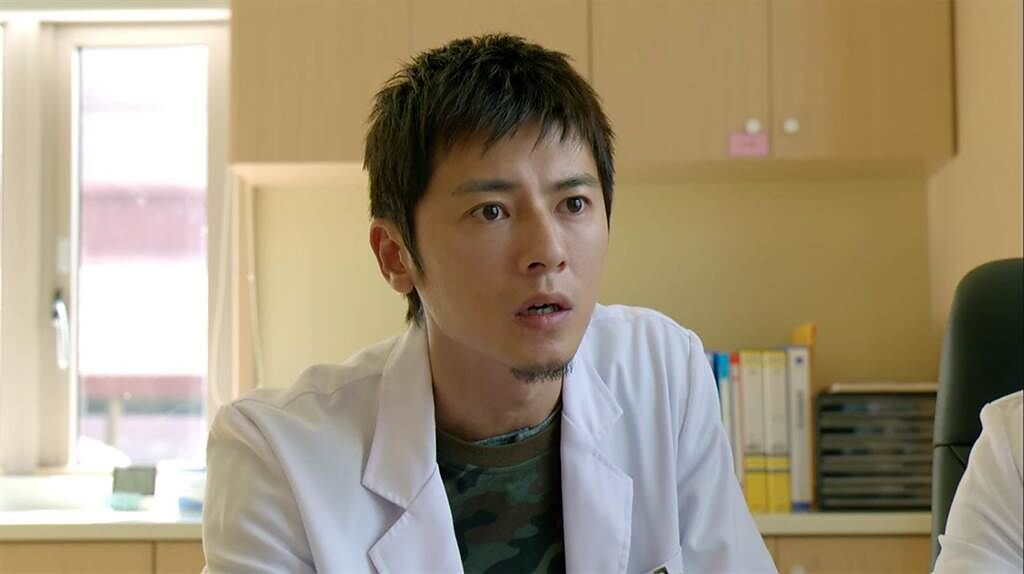 李國毅飾演天才外科醫生，也是饒舌歌手。（中天綜合台提供）